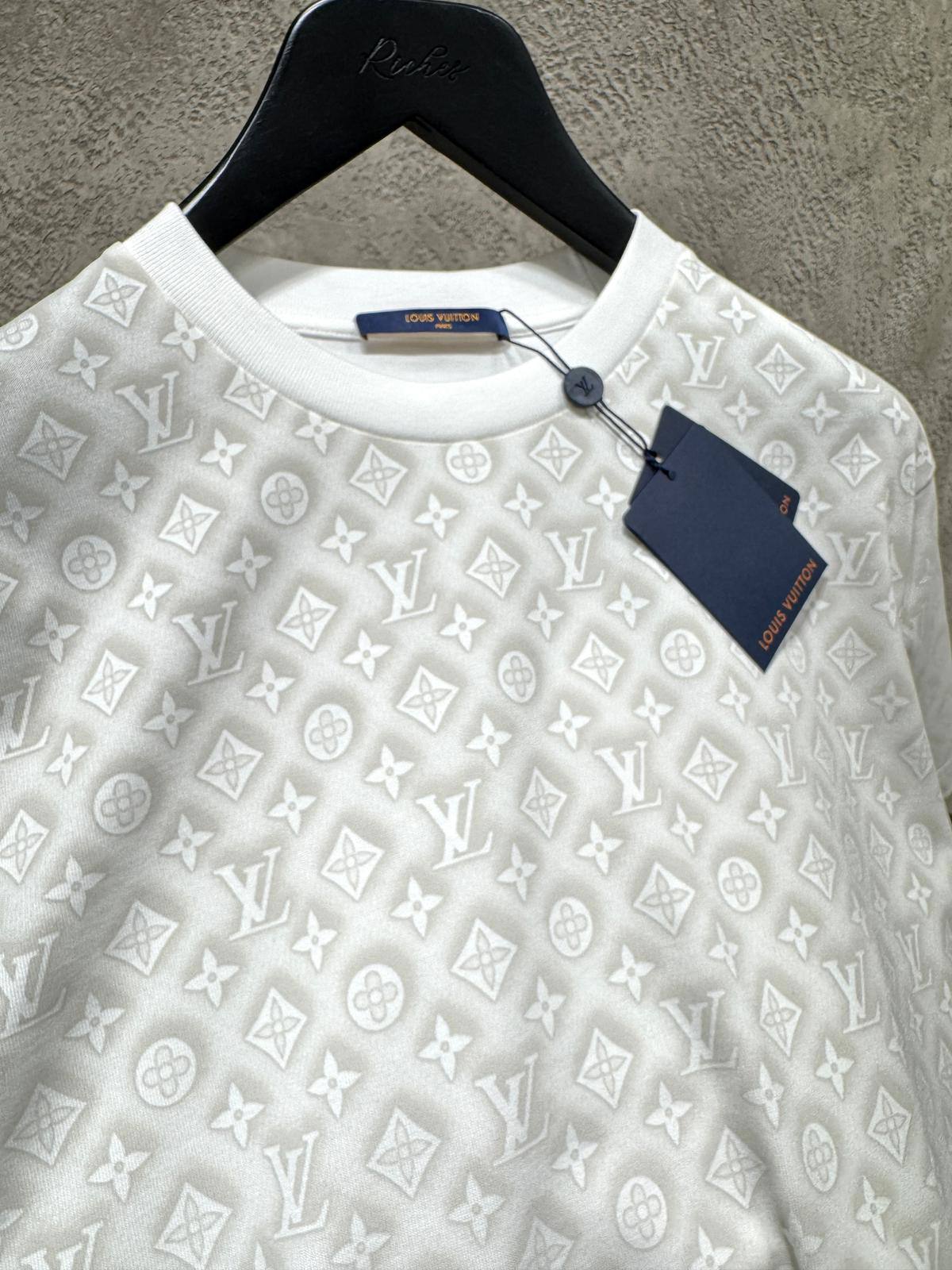 Louis Vuitton 050