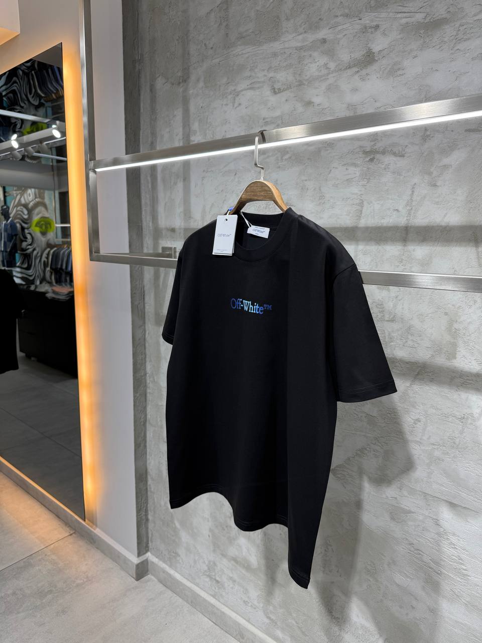 Camiseta off white 022