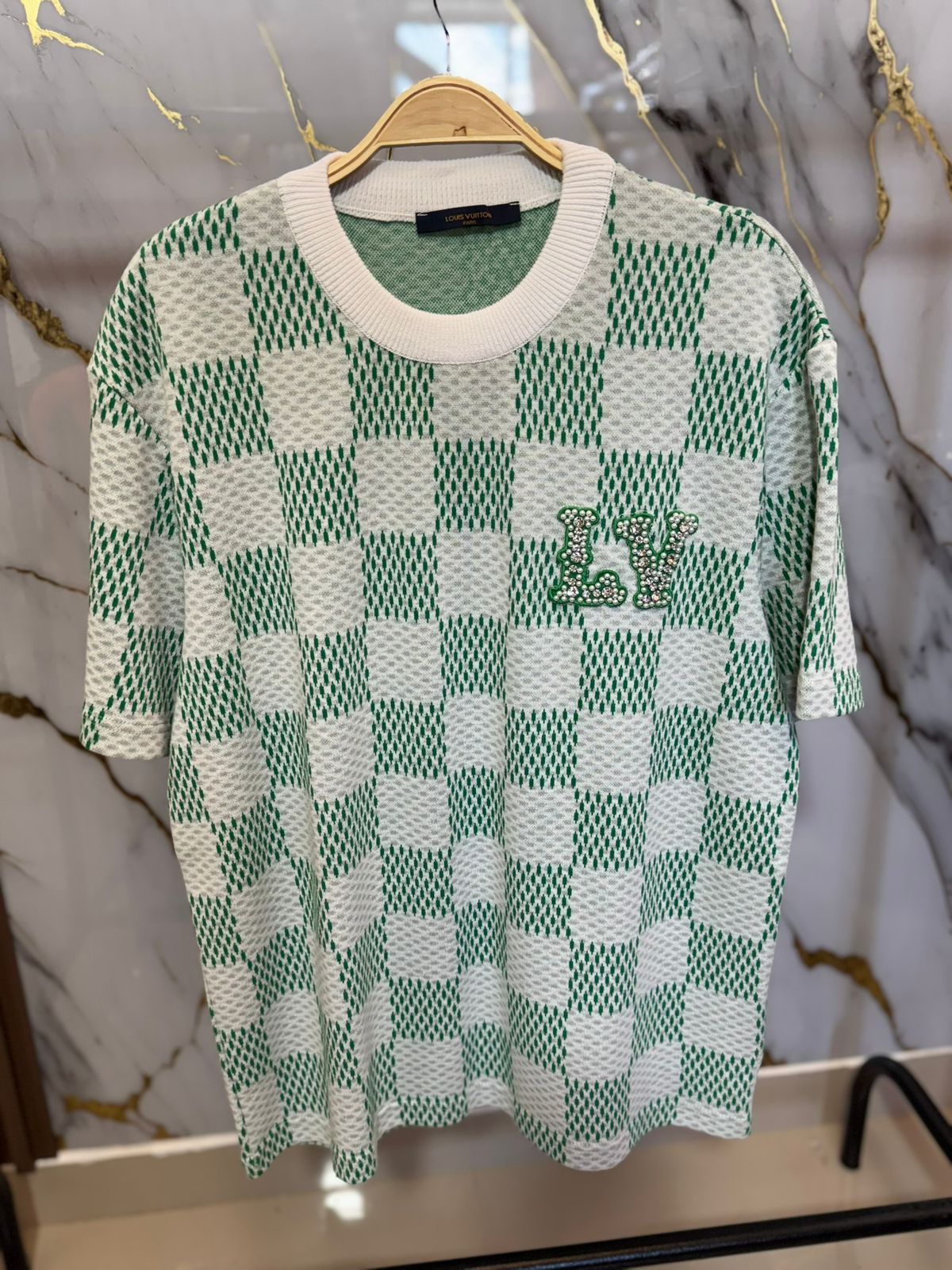 CAMISETA BLANCA DE CUADROS VERDES