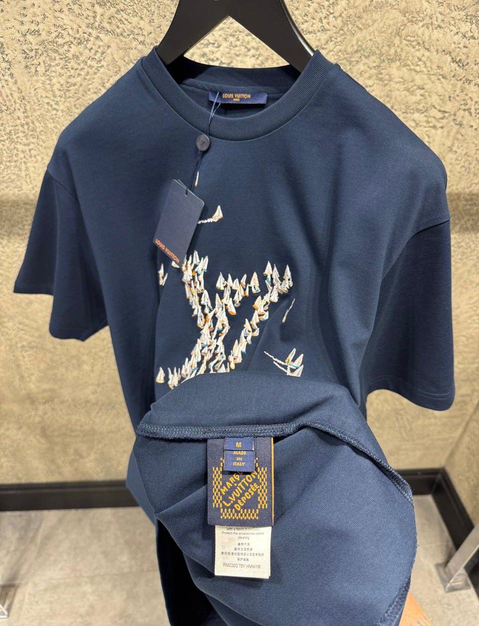 CAMISETA AZUL LV DE VELEROS